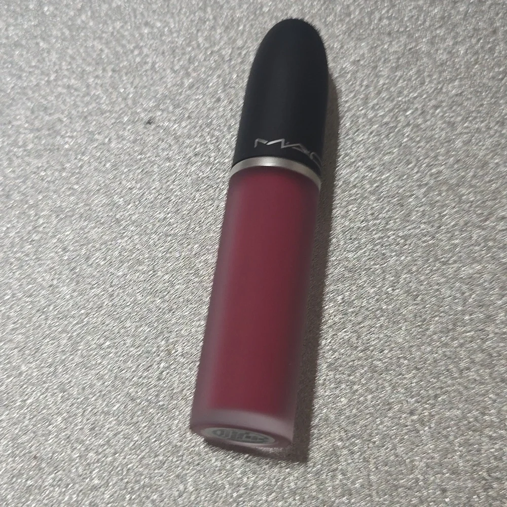 ❇️🧚‍♀️A LITTLE TAMED Mac RARE Powder Kiss Lip NWT